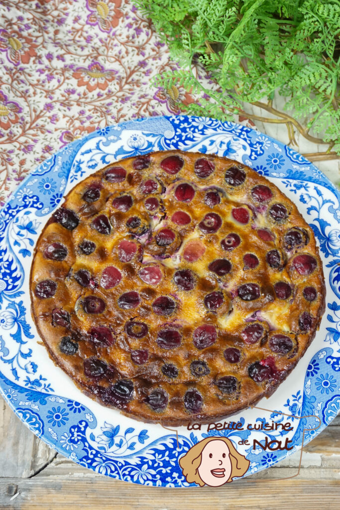 Clafoutis aux cerises : la recette traditionnelle facile et moelleuse recettes https://www.lapetitecuisinedenat.com/2023/05/tarte-aux-courgettes-2.html