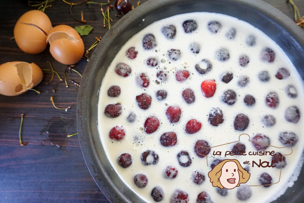 Clafoutis aux cerises : la recette traditionnelle facile et moelleuse recettes https://www.lapetitecuisinedenat.com/2023/05/tarte-aux-courgettes-2.html