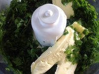 mini sandwich au beurre de cresson ou de fanes de radis
