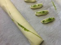 feuilletés apéro au pesto de fanes de carottes anti-gaspi feuilletés apéro au pesto de fanes de carottes