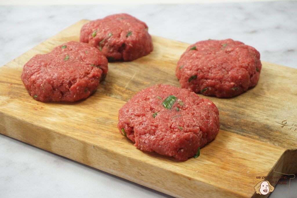 préparation de la viande pour hamburger maison