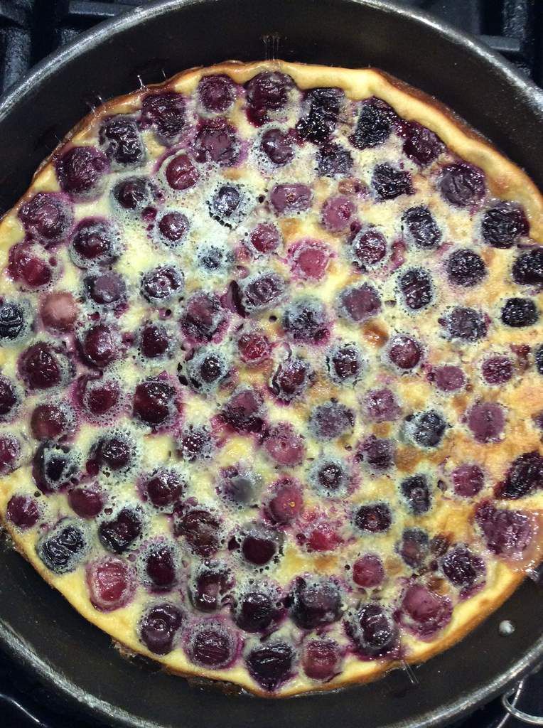 Clafoutis aux cerises : la recette traditionnelle facile et moelleuse recettes Clafoutis aux cerises : la recette traditionnelle facile et moelleuse