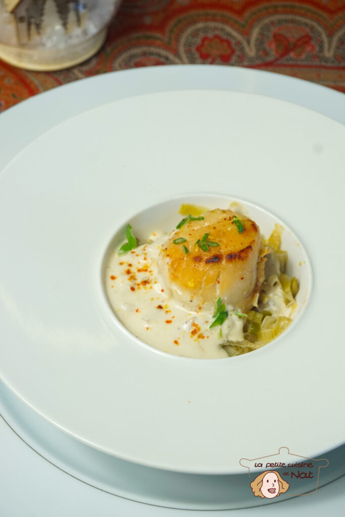 Noix de Saint-Jacques à la crème et fondue de poireaux recettes noix de Saint-Jacques à la crème et fondue de poireaux